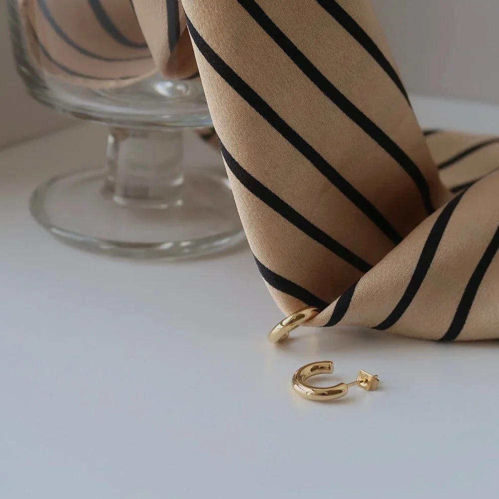 NEW 18K Gold Plated Round Tube Hoop Earrings - Picture 6 of 9